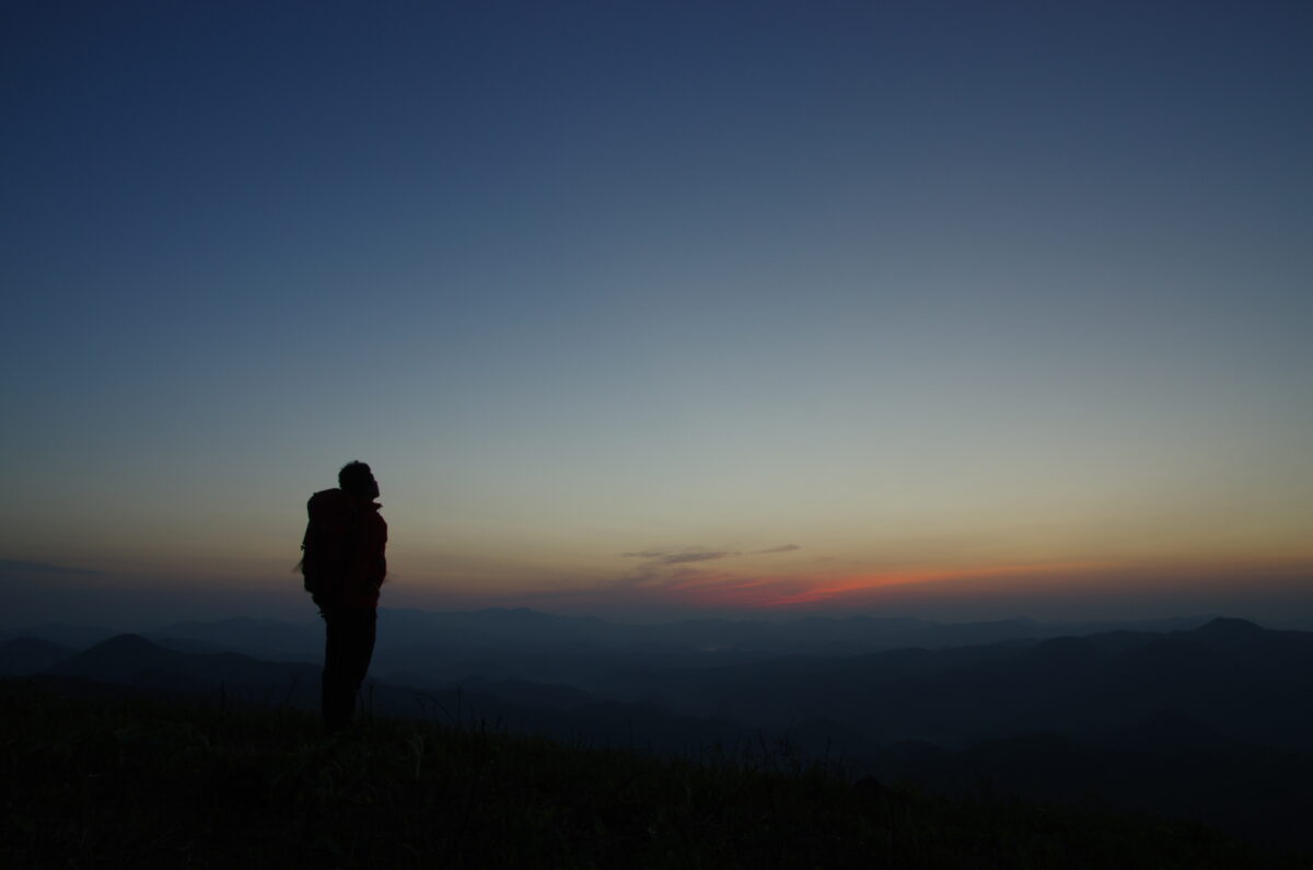 夜空の向こうに
