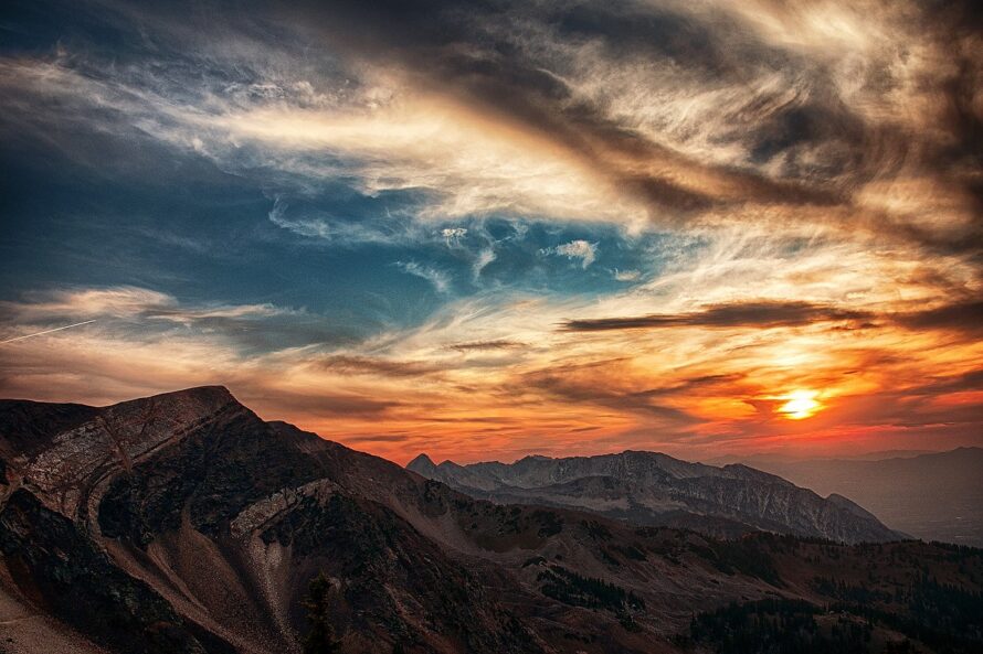 mountains-440520_1280-890x593.jpg
