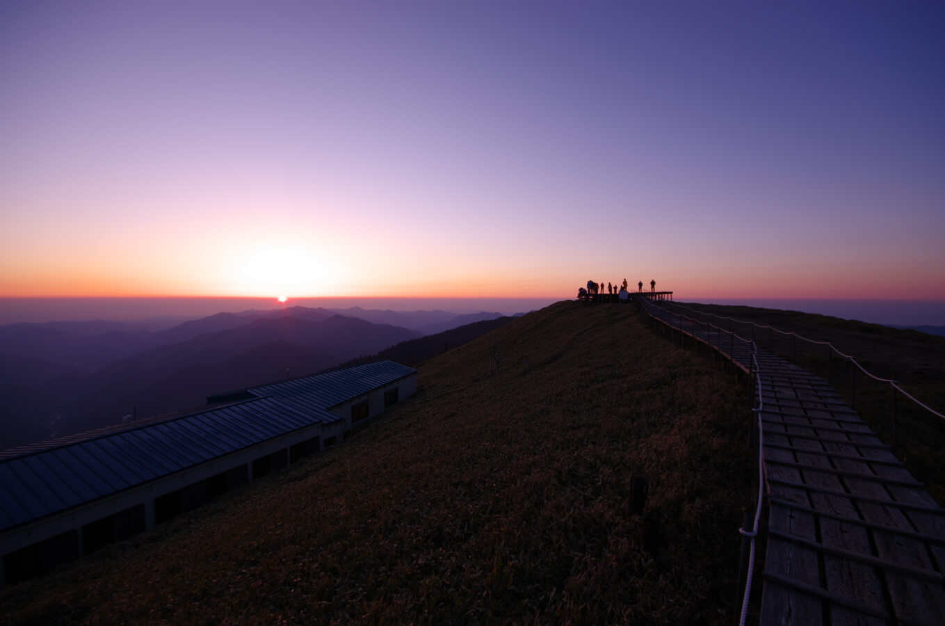 剣山山頂での朝日
