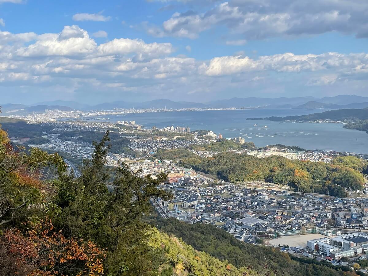 城山「刀掛け」からの眺望