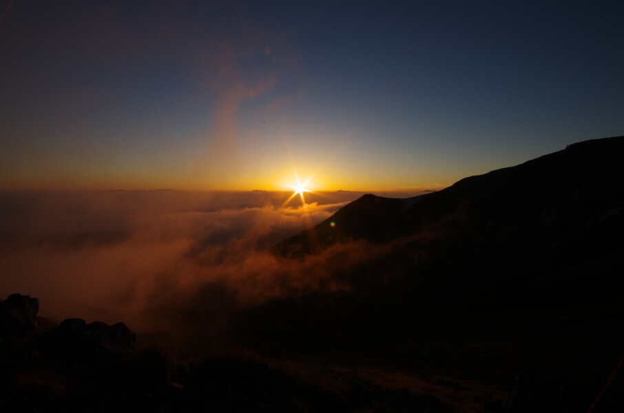 八ヶ岳硫黄岳から見る夕陽